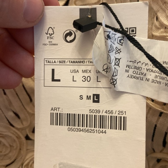 Zara rosette crochet halter crop top Sz L NEW Cream Macrame 100% Cotton - Picture 3 of 4